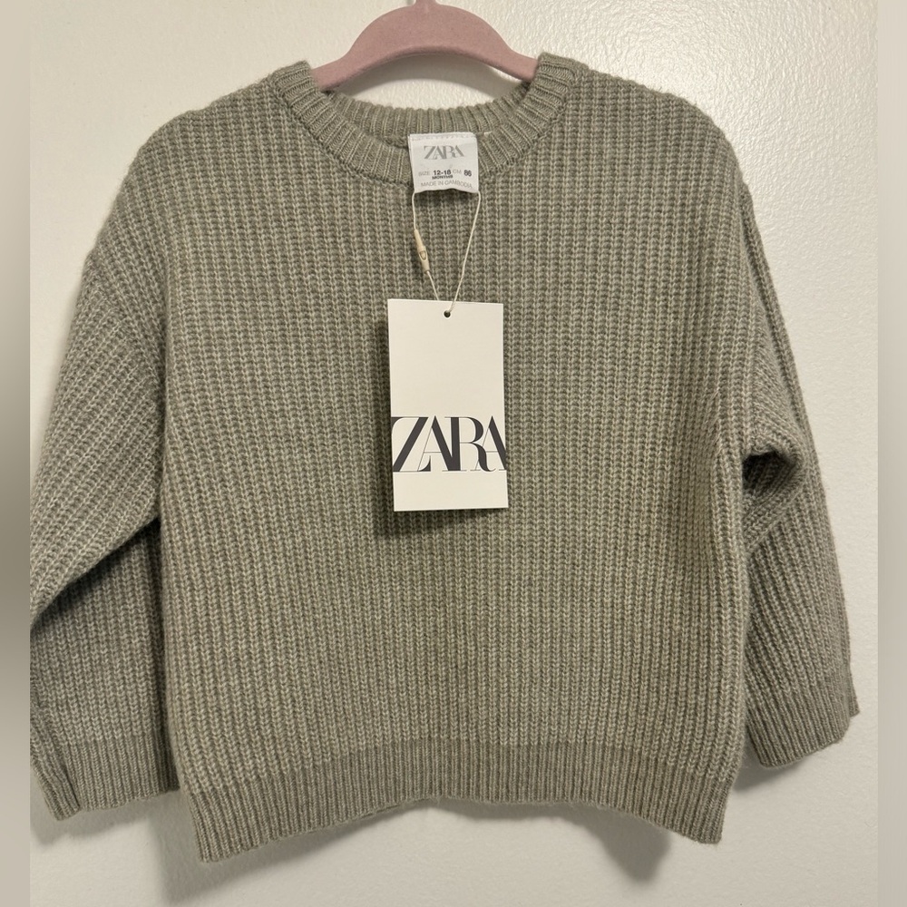 Zara Baby/Toddler sweater! Size 12-18 months! Never worn. Light green color